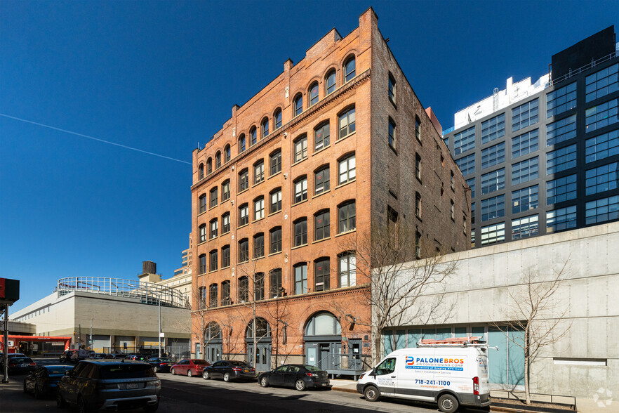 555 W 25th St, New York, NY for lease - Building Photo - Image 1 of 5