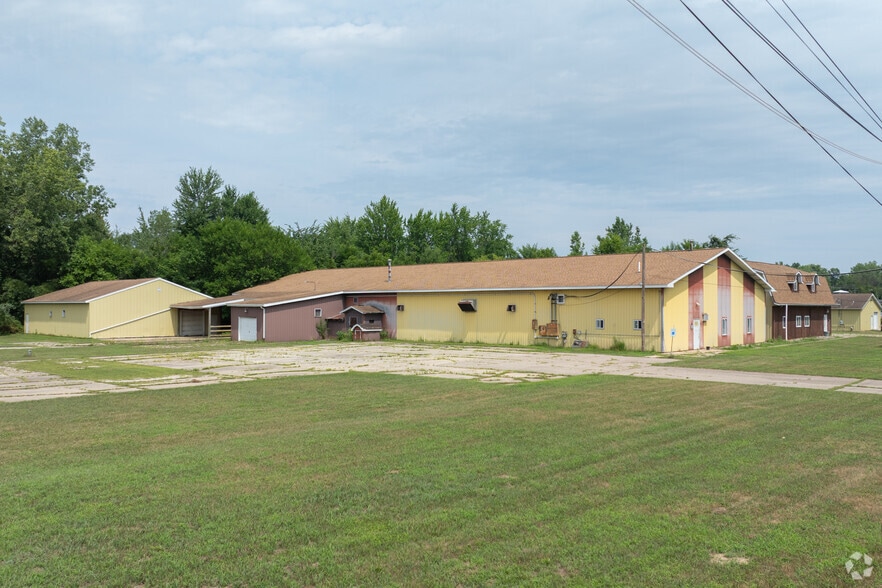 100 Industrial Park Rd, Bangor, MI for sale - Building Photo - Image 3 of 4