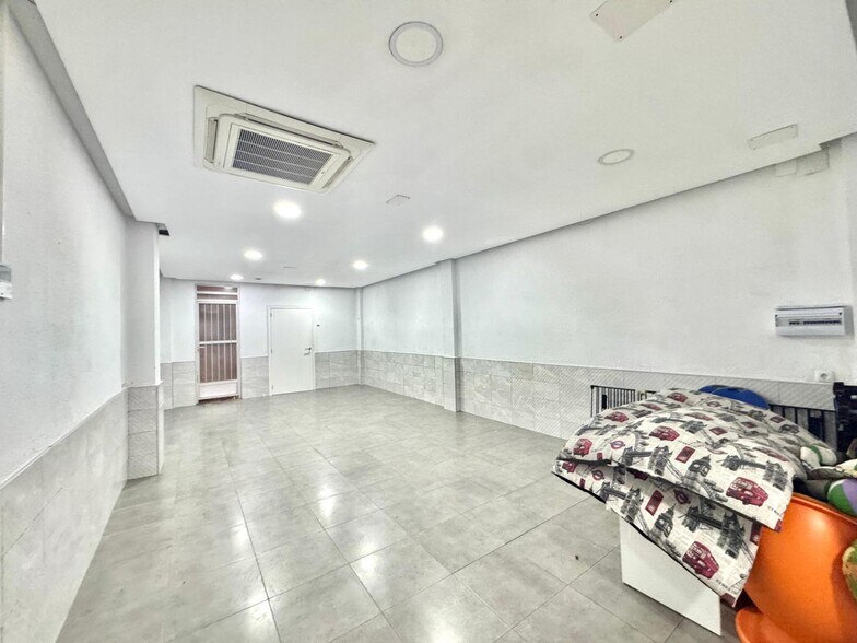 Retail in Gandia, Valencia for lease - Building Photo - Image 2 of 9