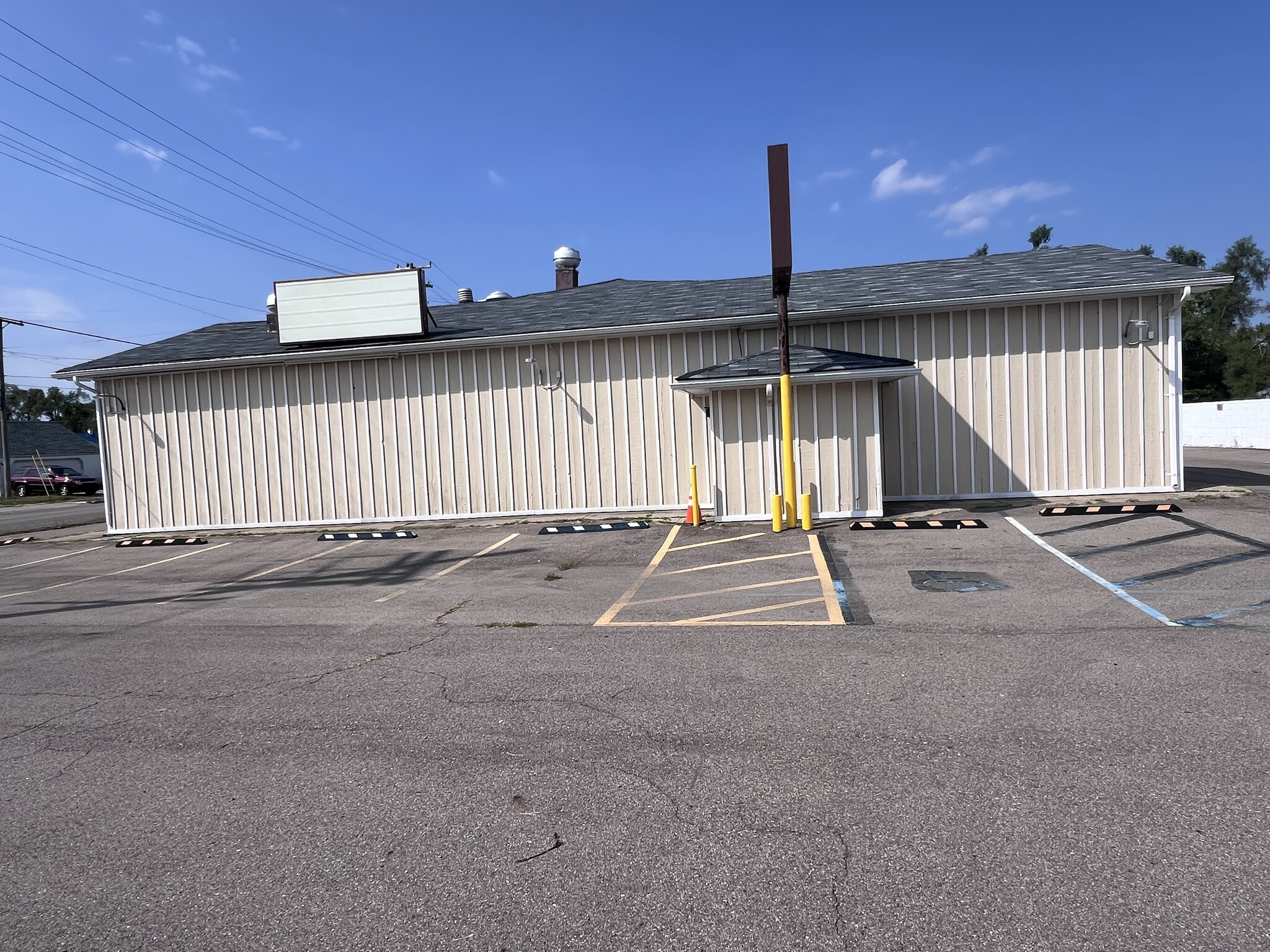 1405 Ecorse Rd, Ypsilanti, MI for lease Building Photo- Image 1 of 17