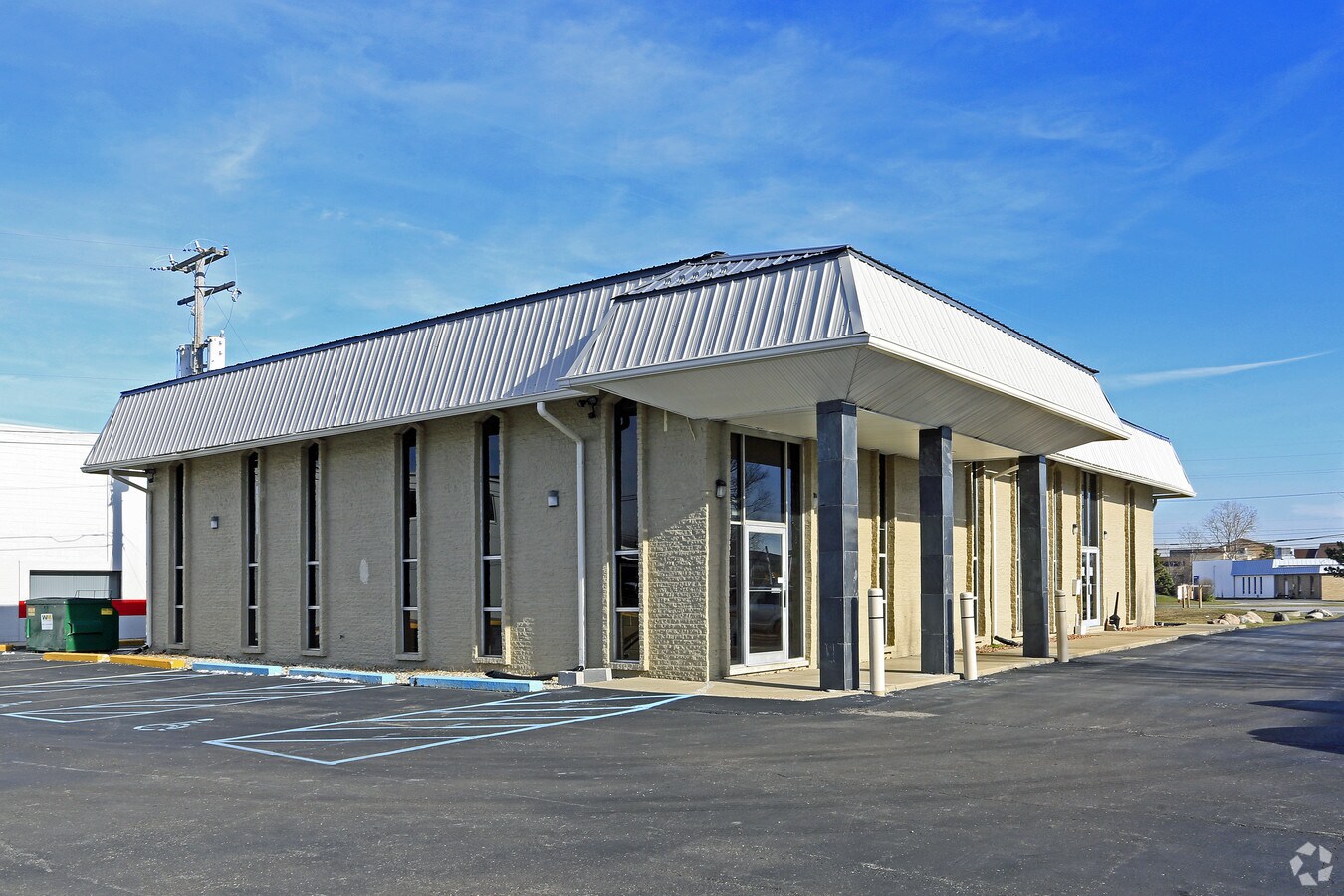 1663 Stephenson Hwy, Troy, MI 48083