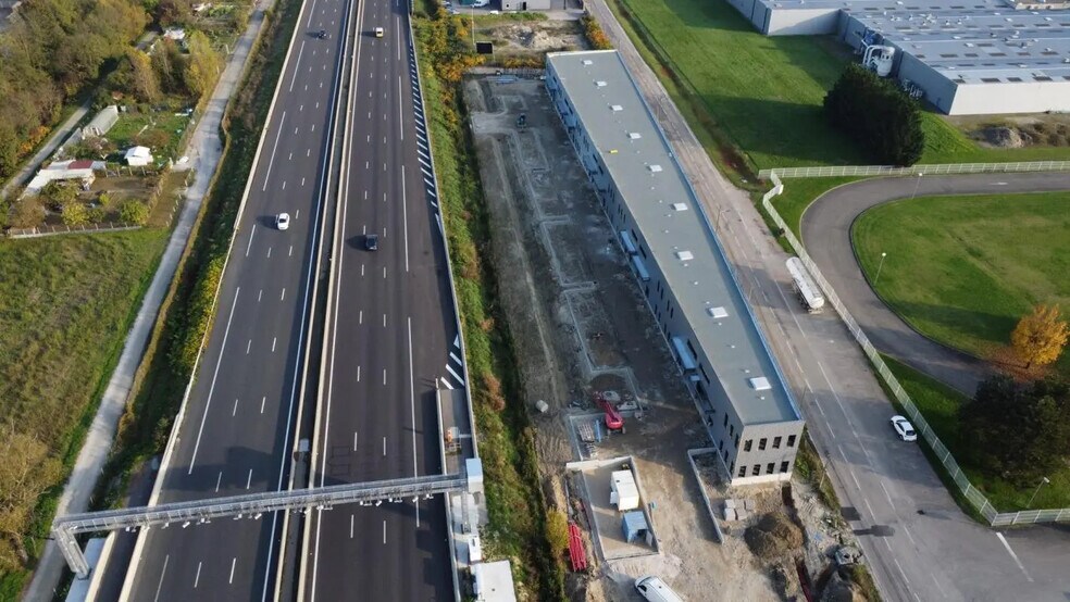 Flex in Bourgoin-Jallieu for lease - Aerial - Image 3 of 5