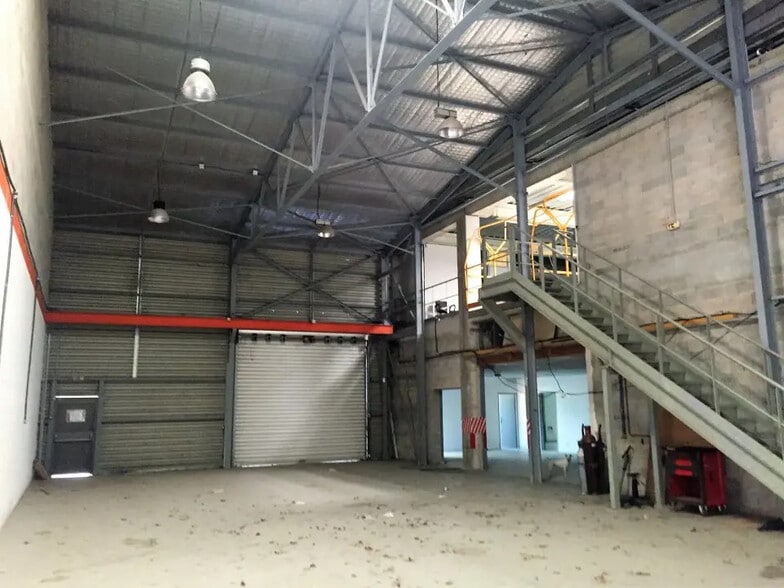 Flex in Gémenos for lease - Building Photo - Image 3 of 10