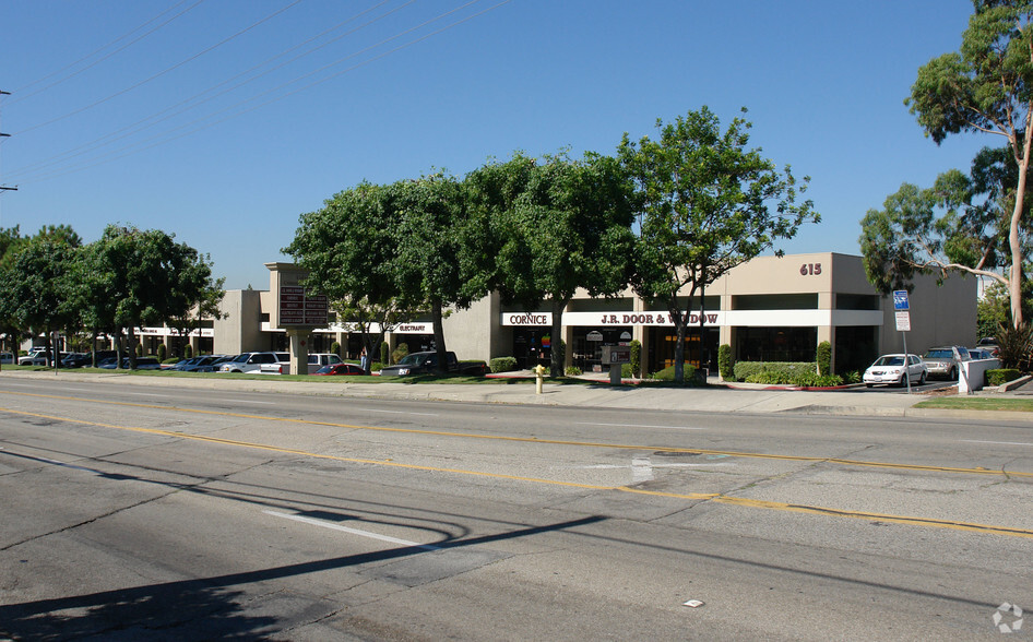 555 N Benson Ave, Upland, CA for lease - Building Photo - Image 2 of 4