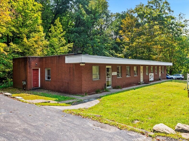 584 Brown Ave, Turtle Creek, PA for sale - Building Photo - Image 2 of 25