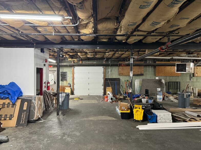 29 Rocky Point Yaphank Rd, Rocky Point, NY for lease - Interior Photo - Image 3 of 11