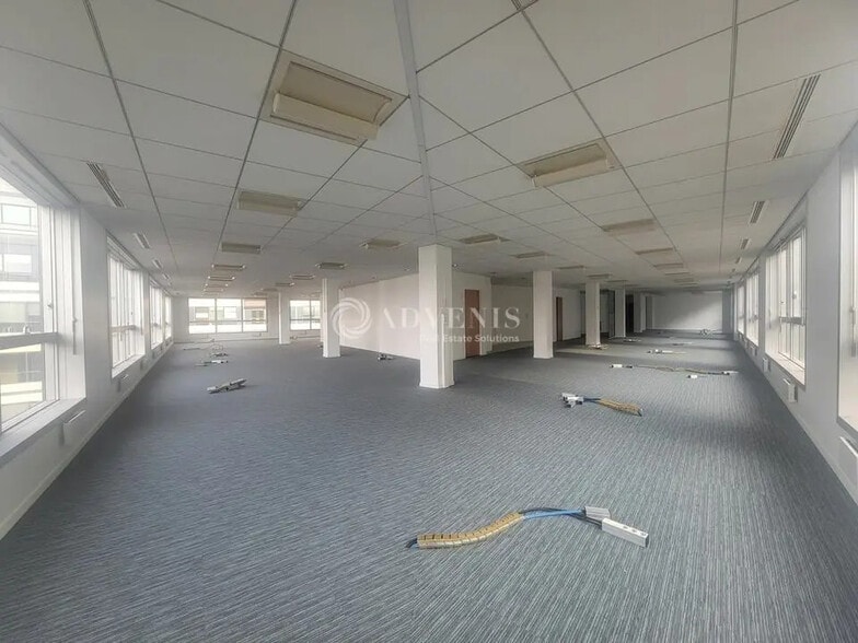 Office in Saint-Denis for lease - Interior Photo - Image 3 of 10