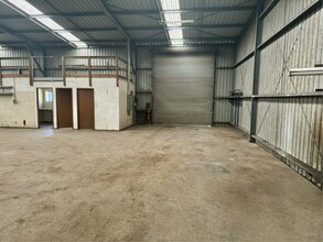13 Tathra St, West Gosford for lease Interior Photo- Image 2 of 3