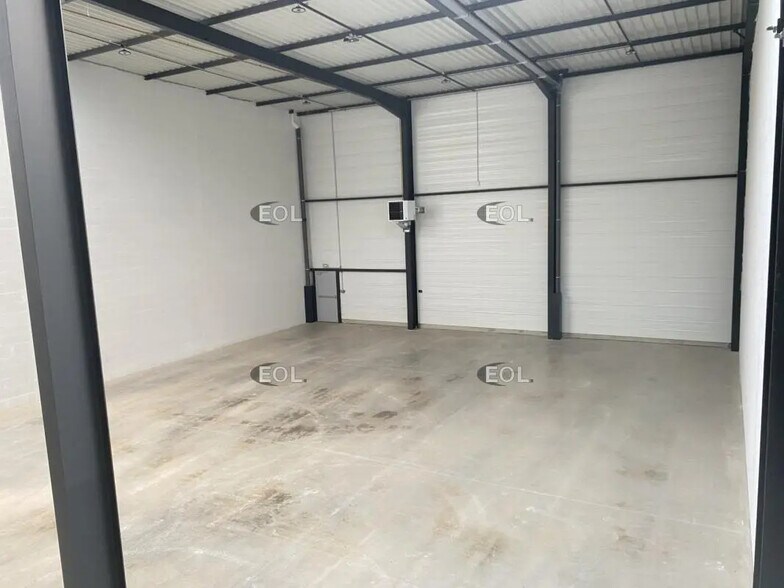Industrial in Heyrieux for lease - Interior Photo - Image 3 of 12