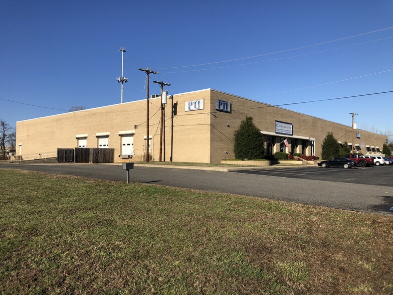 1817 Westinghouse Blvd, Charlotte, NC for lease - Building Photo - Image 3 of 9