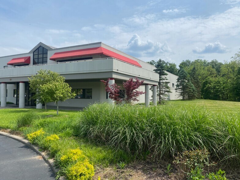 101-105 Security Pky, New Albany, IN for sale - Building Photo - Image 1 of 1