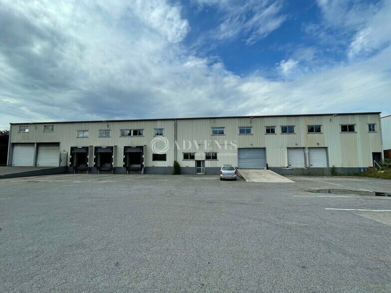 Industrial in Ormes for sale - Building Photo - Image 1 of 12