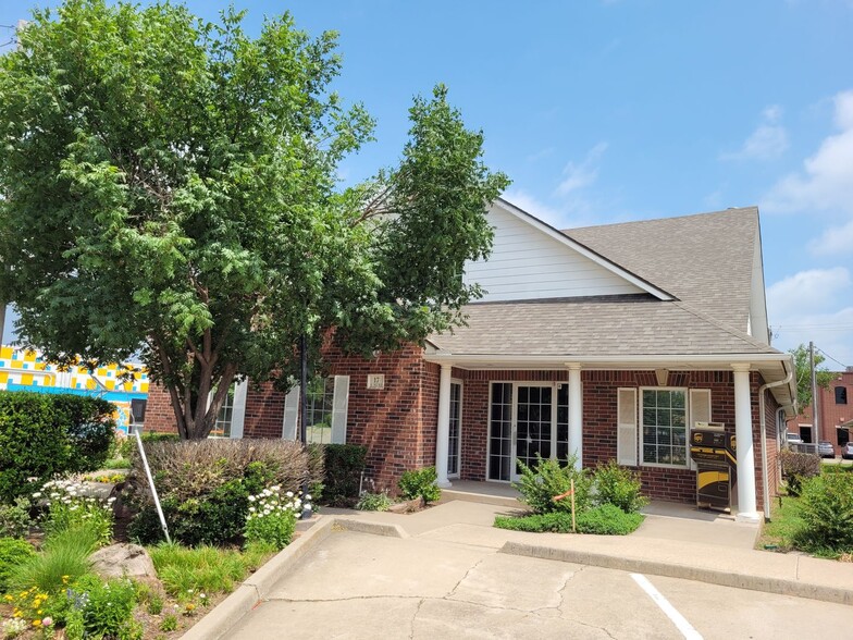 17 E Hurd St, Edmond, OK for lease - Building Photo - Image 2 of 26