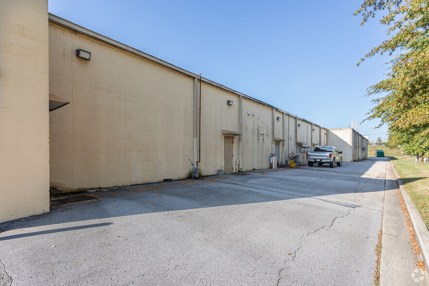 150 Sam Walton Dr, Sparta, TN for lease - Building Photo - Image 3 of 7