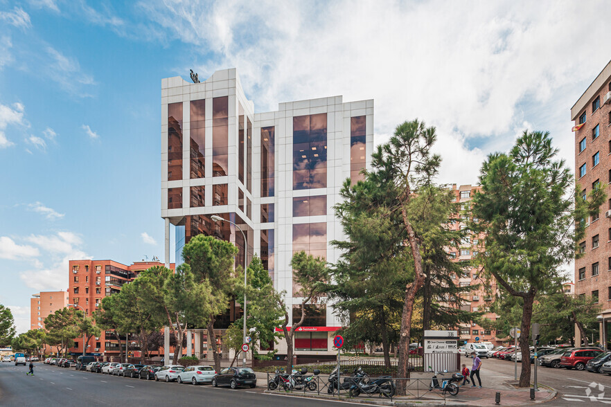 Calle De Arturo Soria, 336, Madrid, Madrid for sale - Building Photo - Image 1 of 1