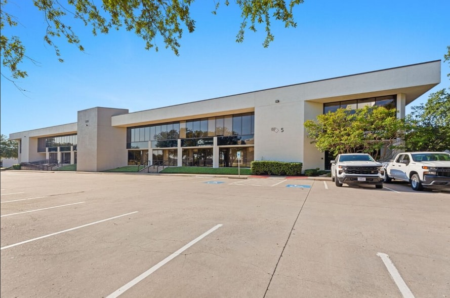 320 Westway Pl, Arlington, TX for sale - Primary Photo - Image 1 of 1