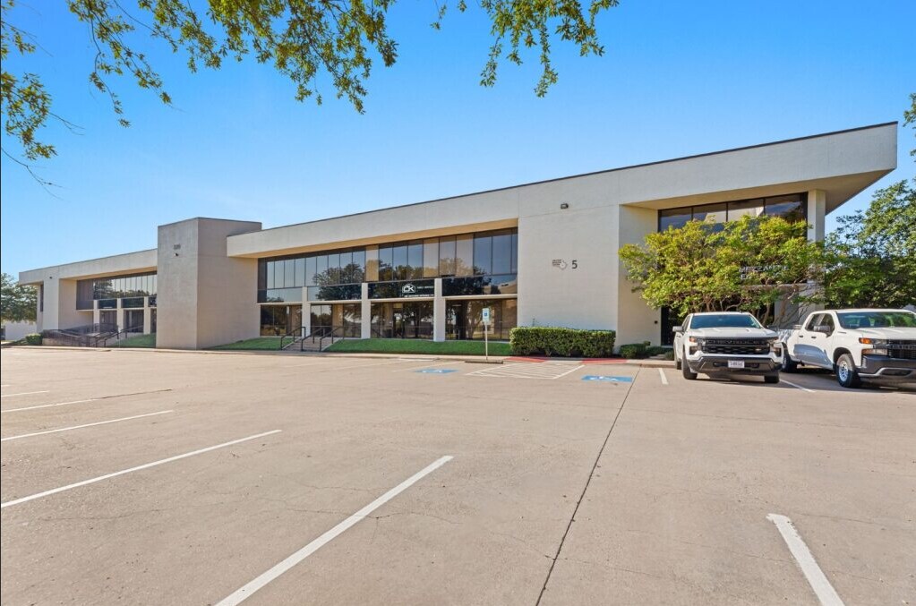 320 Westway Pl, Arlington, TX for sale Primary Photo- Image 1 of 1