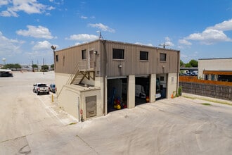 3000 E Houston St, San Antonio, TX for lease Interior Photo- Image 2 of 8