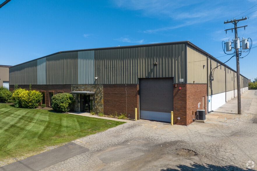 8400 Ronda Dr, Canton, MI for sale - Primary Photo - Image 1 of 1