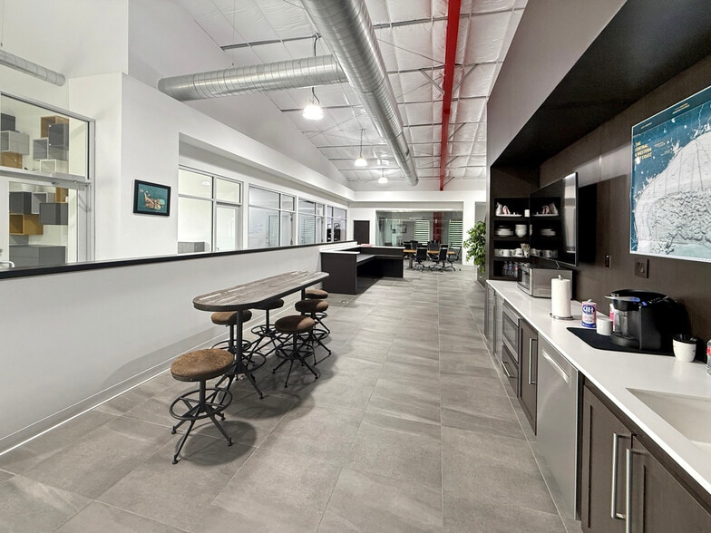 32503 Tamina Rd, Magnolia, TX for lease - Interior Photo - Image 2 of 15