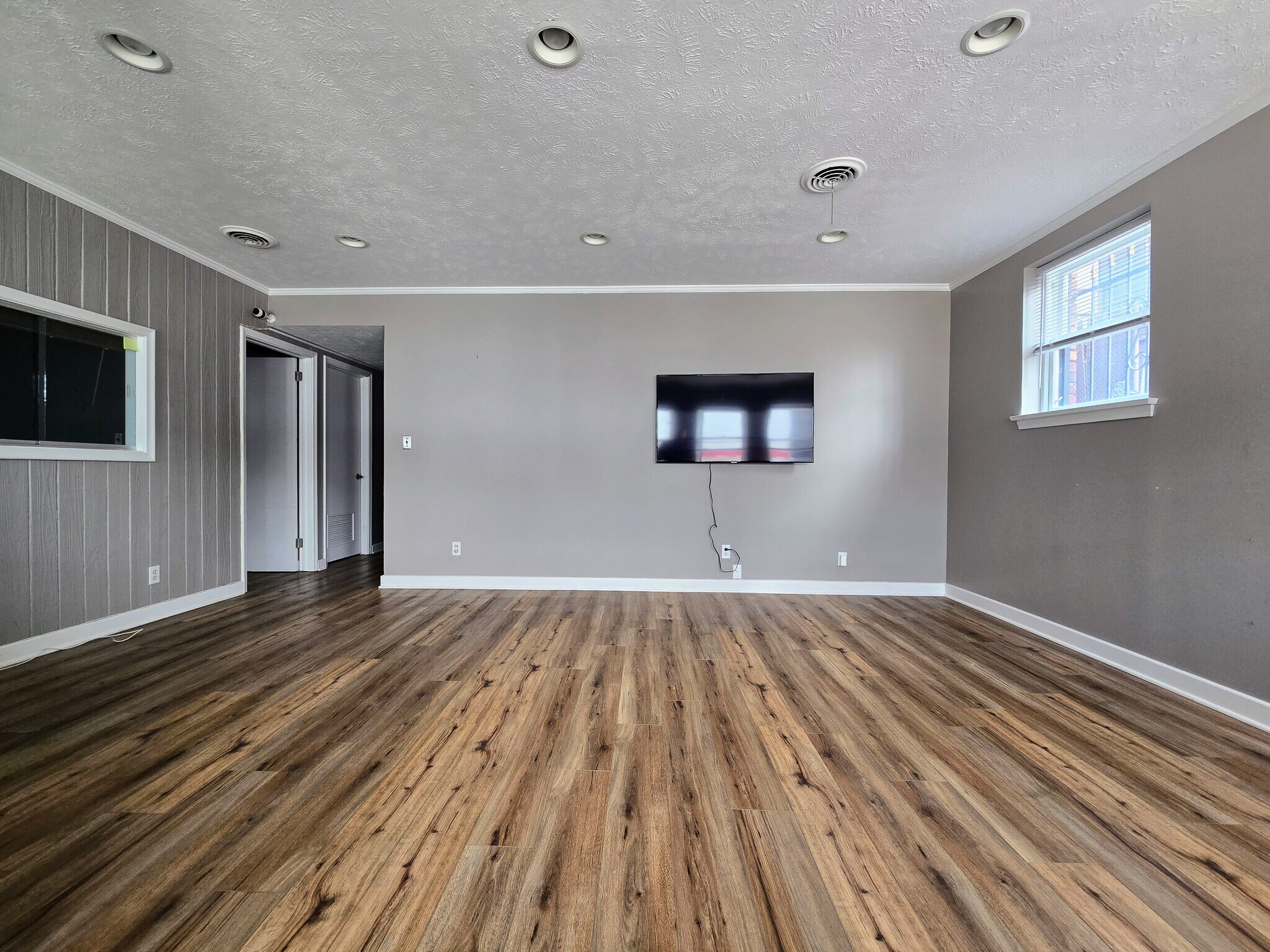 5010 Dodge St, Omaha, NE for lease Interior Photo- Image 1 of 8