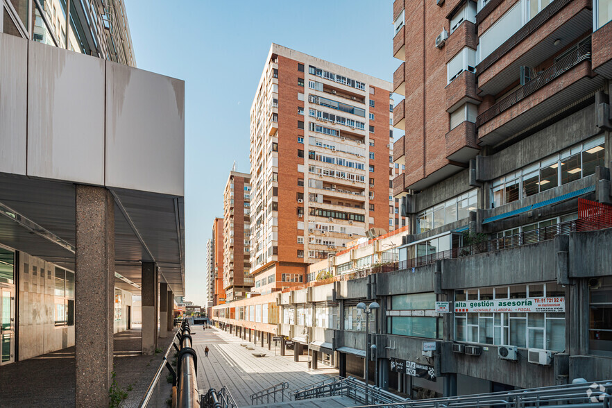 Calle Orense, 16, Madrid, Madrid for lease - Building Photo - Image 3 of 3