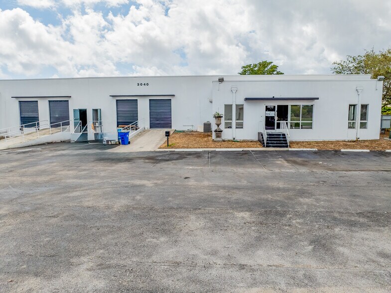 3040 Gateway Dr, Pompano Beach, FL for sale - Building Photo - Image 1 of 1