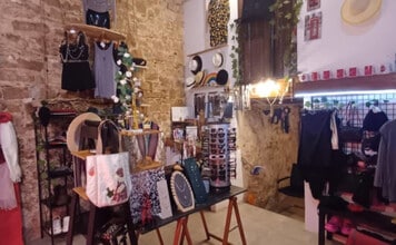 Retail in Barcelona, Barcelona for lease Interior Photo- Image 2 of 18