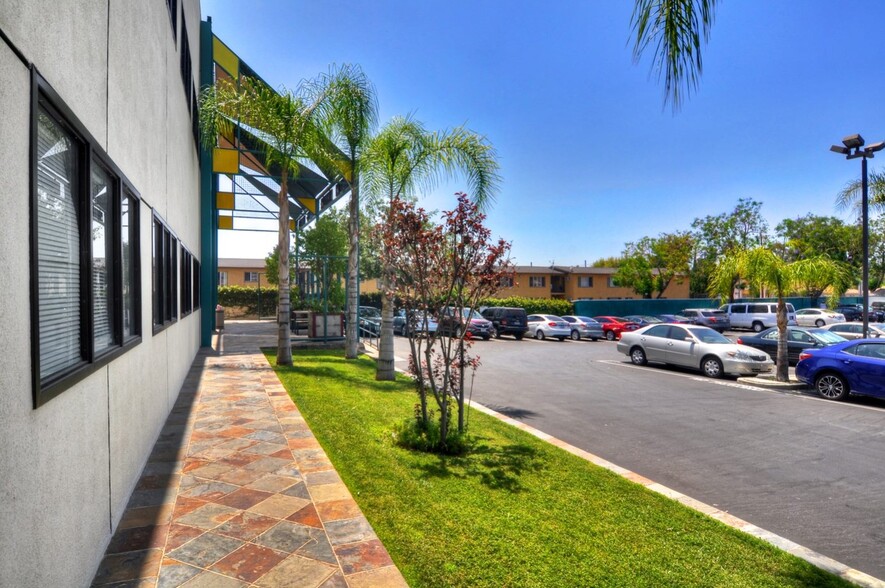 12510 Van Nuys Blvd, Pacoima, CA for lease - Building Photo - Image 2 of 8