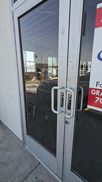 3993 S Maryland Pky, Las Vegas, NV for lease - Commercial Listing Video - Image 2 of 5