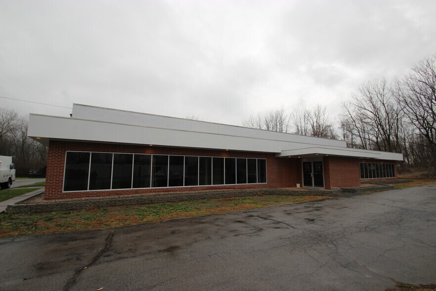 1675 Buffalo Rd, Gates, NY 14624