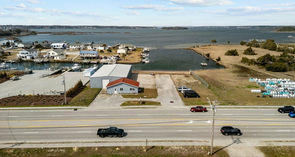 427 Cedar Point Blvd, Cedar Point, NC for sale - Building Photo - Image 3 of 9