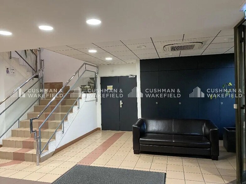 Office in Lingolsheim for lease - Lobby - Image 2 of 3