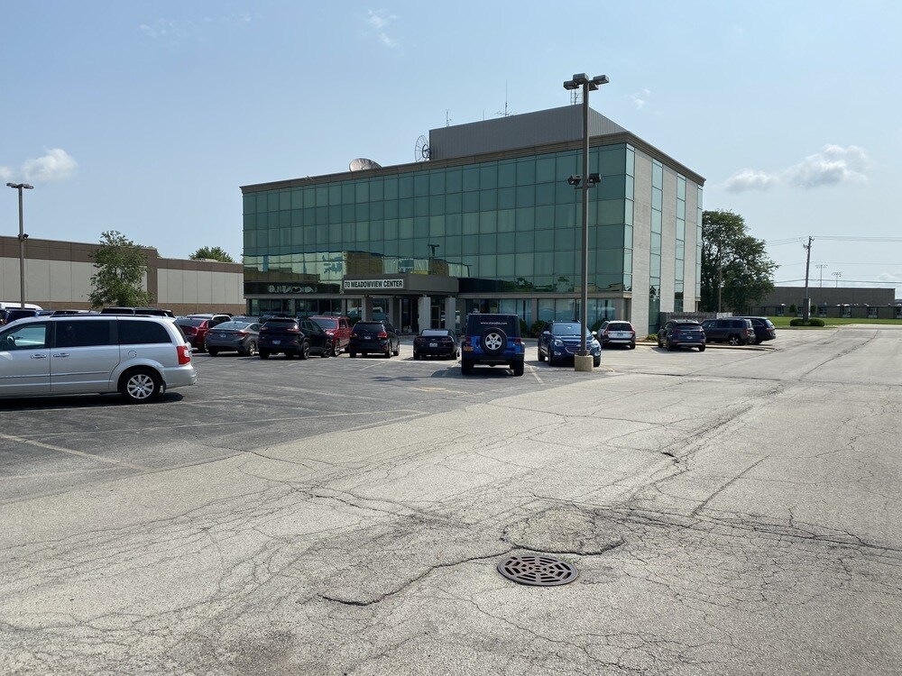 70 Meadowview Ctr, Kankakee, IL for lease Building Photo- Image 1 of 1