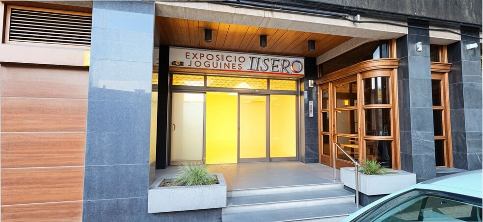 Carrer Mossèn Gelabert, 7, Olot, Gerona for sale - Lobby - Image 3 of 27