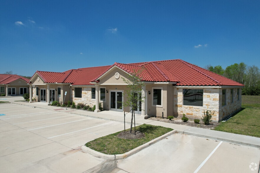 2743 Smith Ranch Rd, Pearland, TX for lease - Building Photo - Image 3 of 7