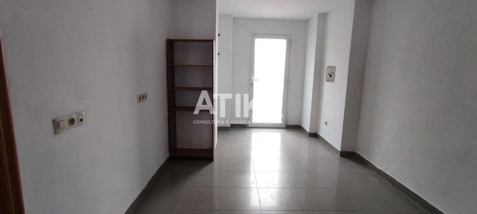 Retail in València for lease - Building Photo - Image 2 of 4