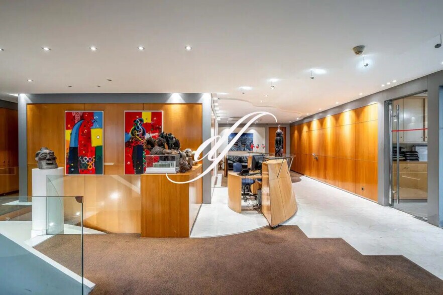 Flex in Saint-Cloud for sale - Interior Photo - Image 2 of 5