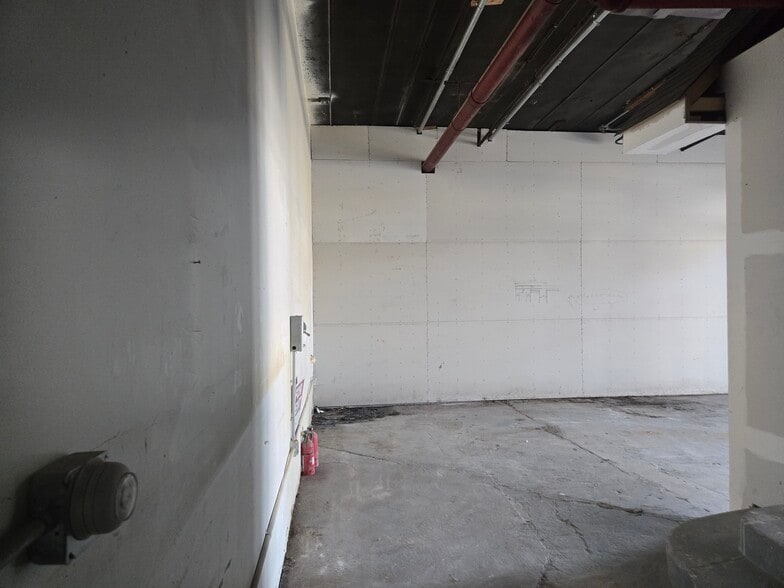 51 Van Brunt St, Brooklyn, NY for lease - Building Photo - Image 2 of 6