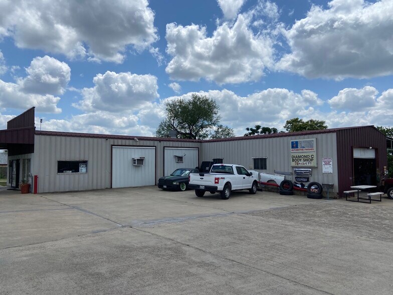 1305 North Harborth, Three Rivers, TX 78071