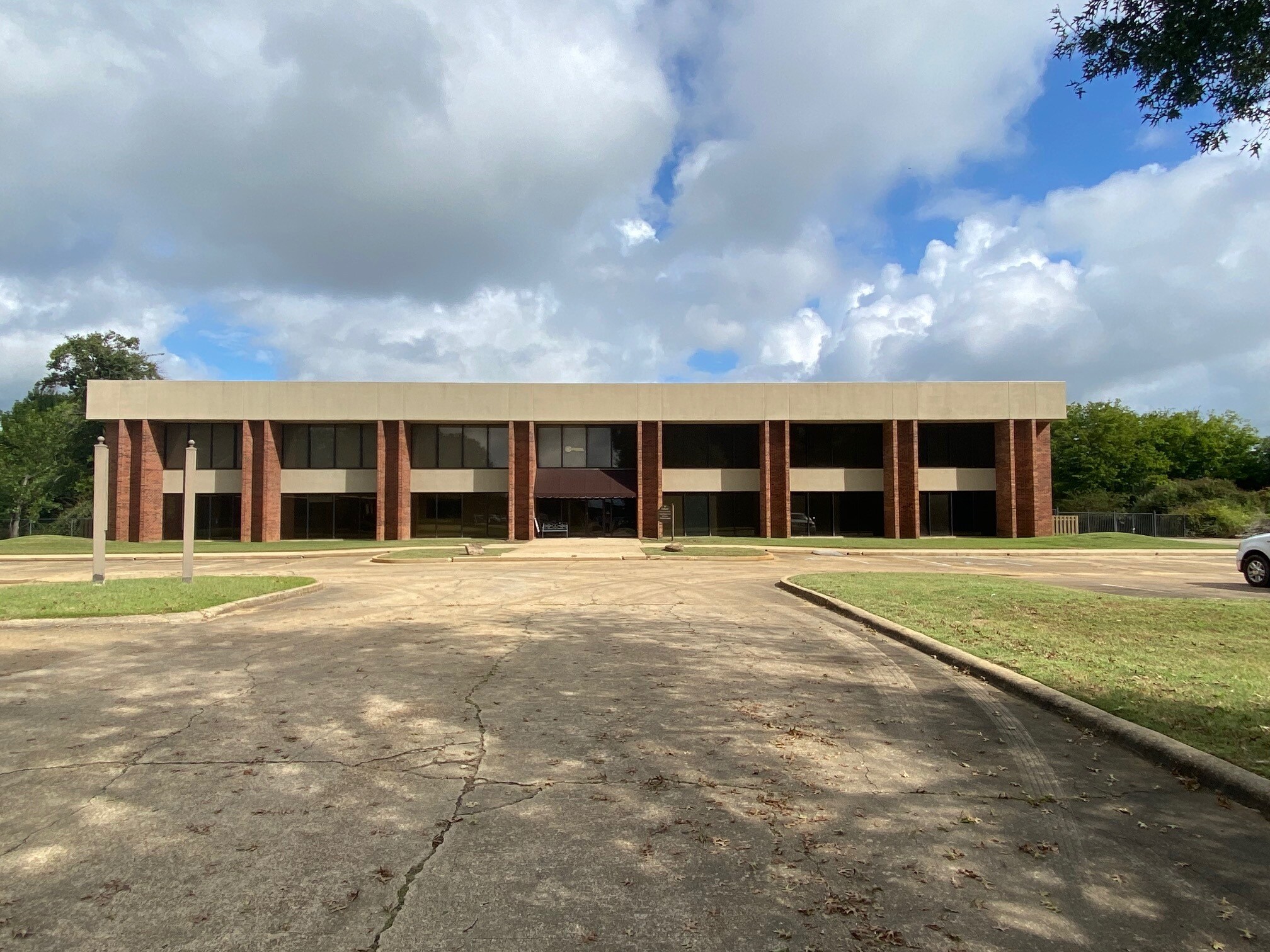 100 Park Gate Ext, Tupelo, MS for sale Building Photo- Image 1 of 1