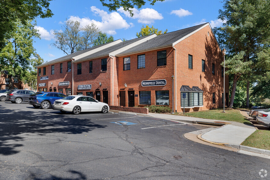 8626-8630 Lee Hwy, Fairfax, VA for lease - Building Photo - Image 2 of 17