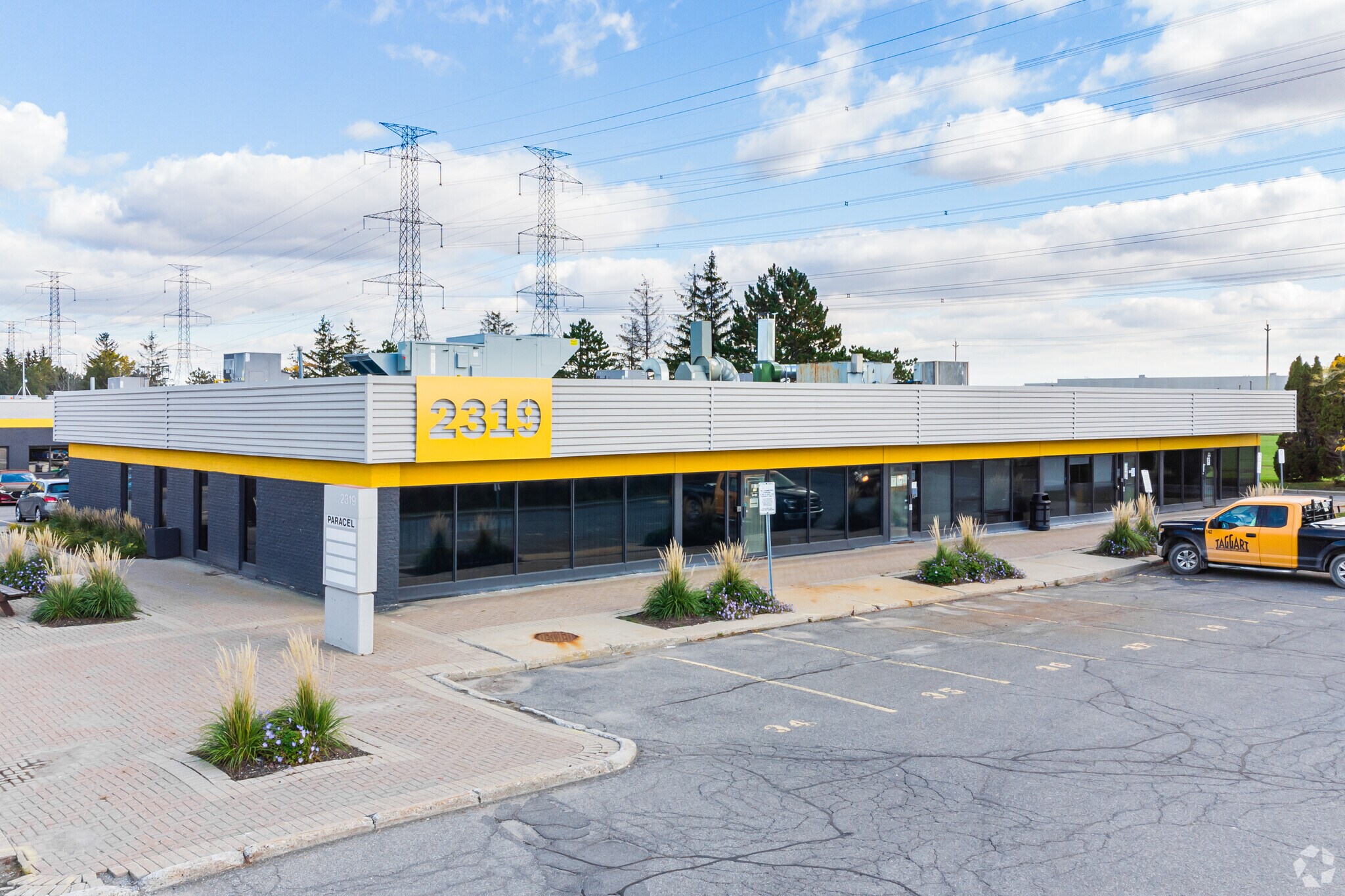 2319 St Laurent Blvd, Ottawa, ON for sale Primary Photo- Image 1 of 1