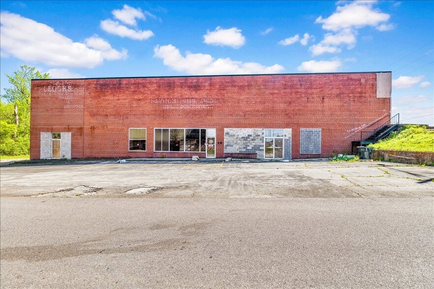 2025-2027 Center Point Pky, Birmingham, AL for sale - Building Photo - Image 3 of 13