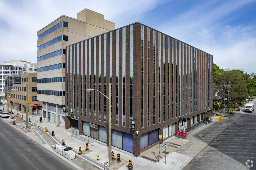 110 Eglinton Ave W, Toronto, ON for lease - Primary Photo - Image 1 of 5