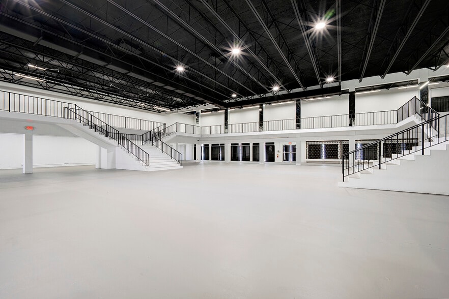 32 S Dixie Hwy, Lake Worth, FL for lease - Building Photo - Image 3 of 26