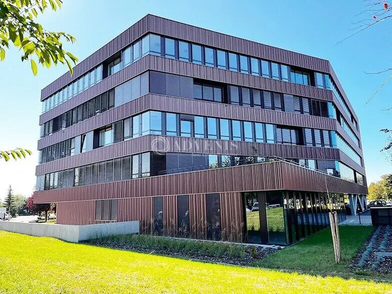 Office in Schiltigheim for lease - Building Photo - Image 1 of 11