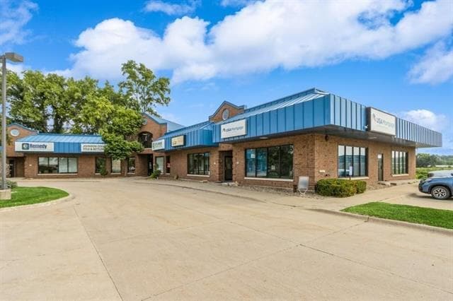 24-56 Sturgis Corner Dr, Iowa City, IA for lease - Building Photo - Image 3 of 5