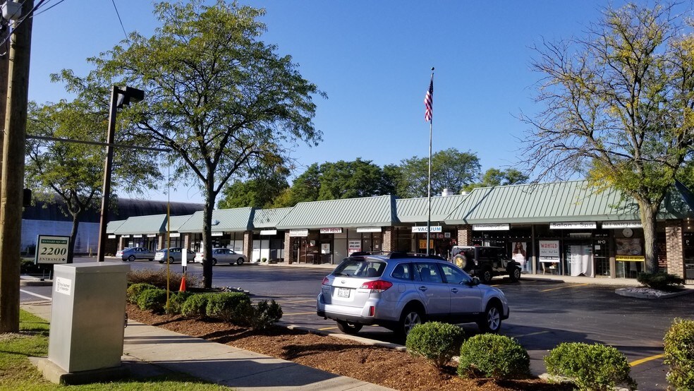 2200 Waukegan Rd, Glenview, IL for sale - Primary Photo - Image 1 of 1