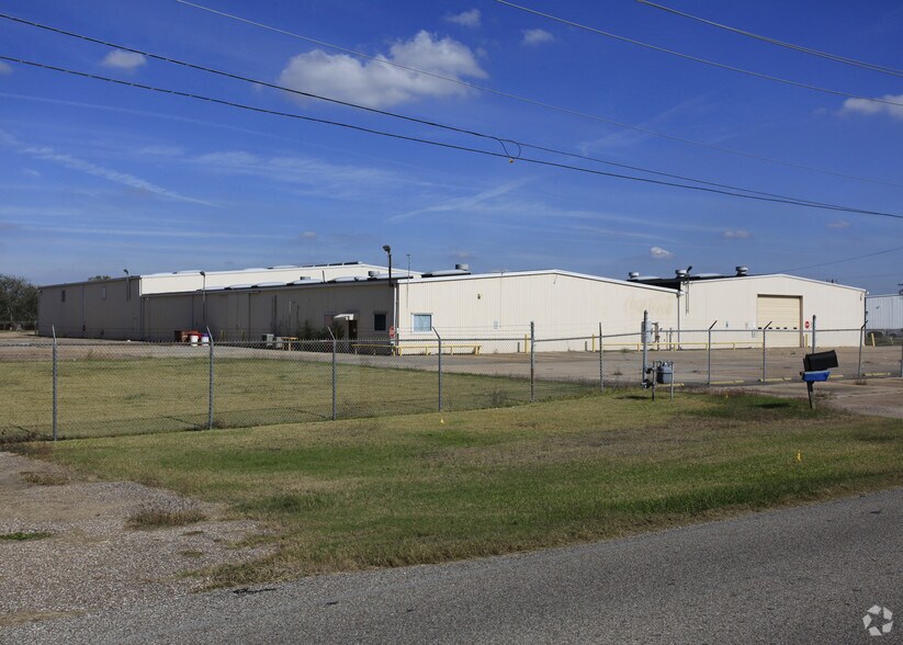 1401 E Cedar St, Angleton, TX for sale - Building Photo - Image 1 of 1